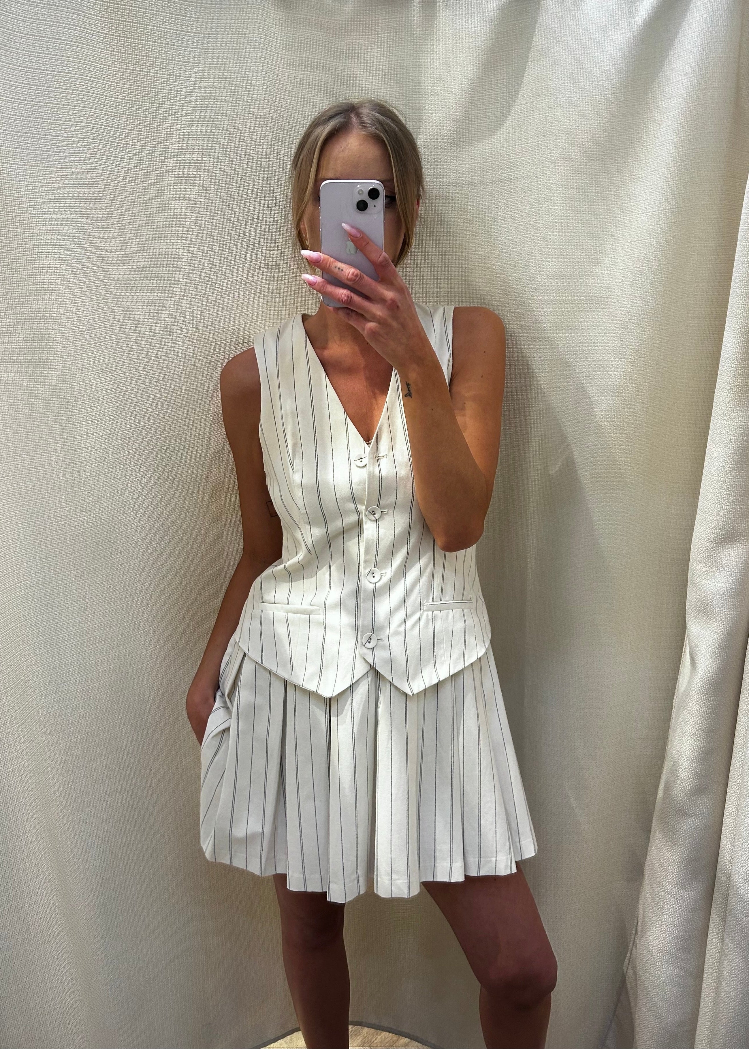 Vestido Chaleco a Rayas con Pliegues
