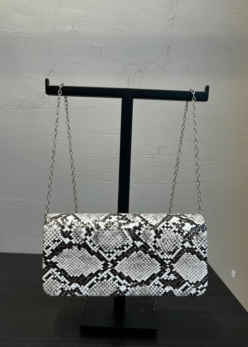 Clutch Texturizado con Cadena
