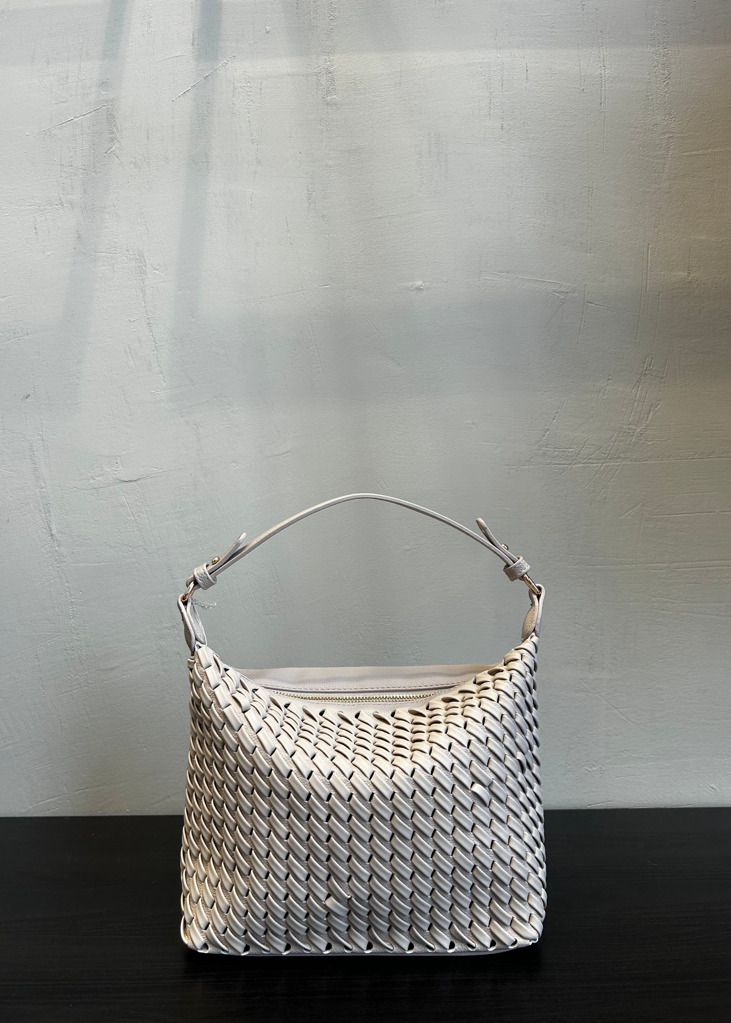 Bolso de Hombro Tejido con Textura y Diseño Elegante