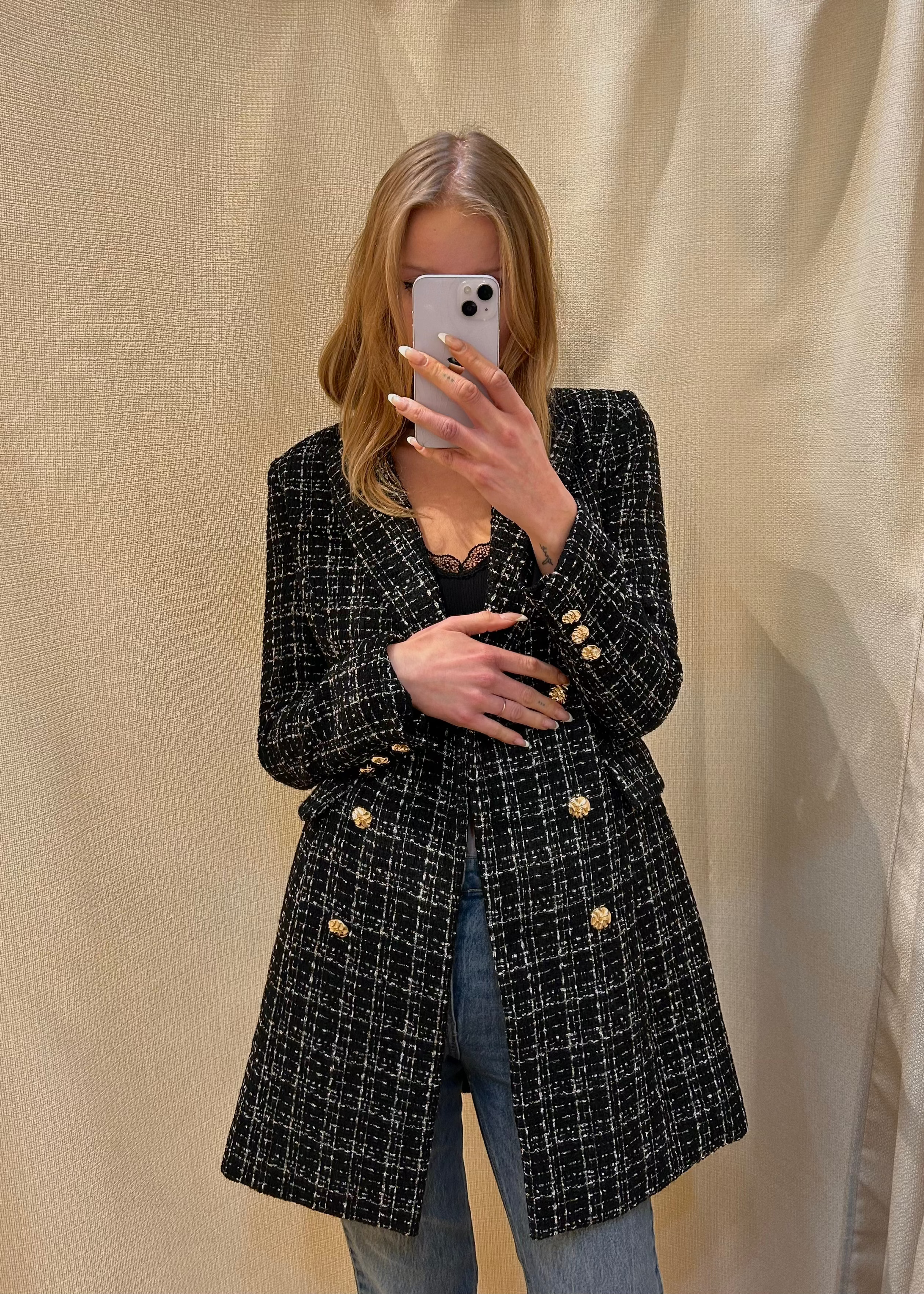 Blazer de tweed negro con doble botonadura