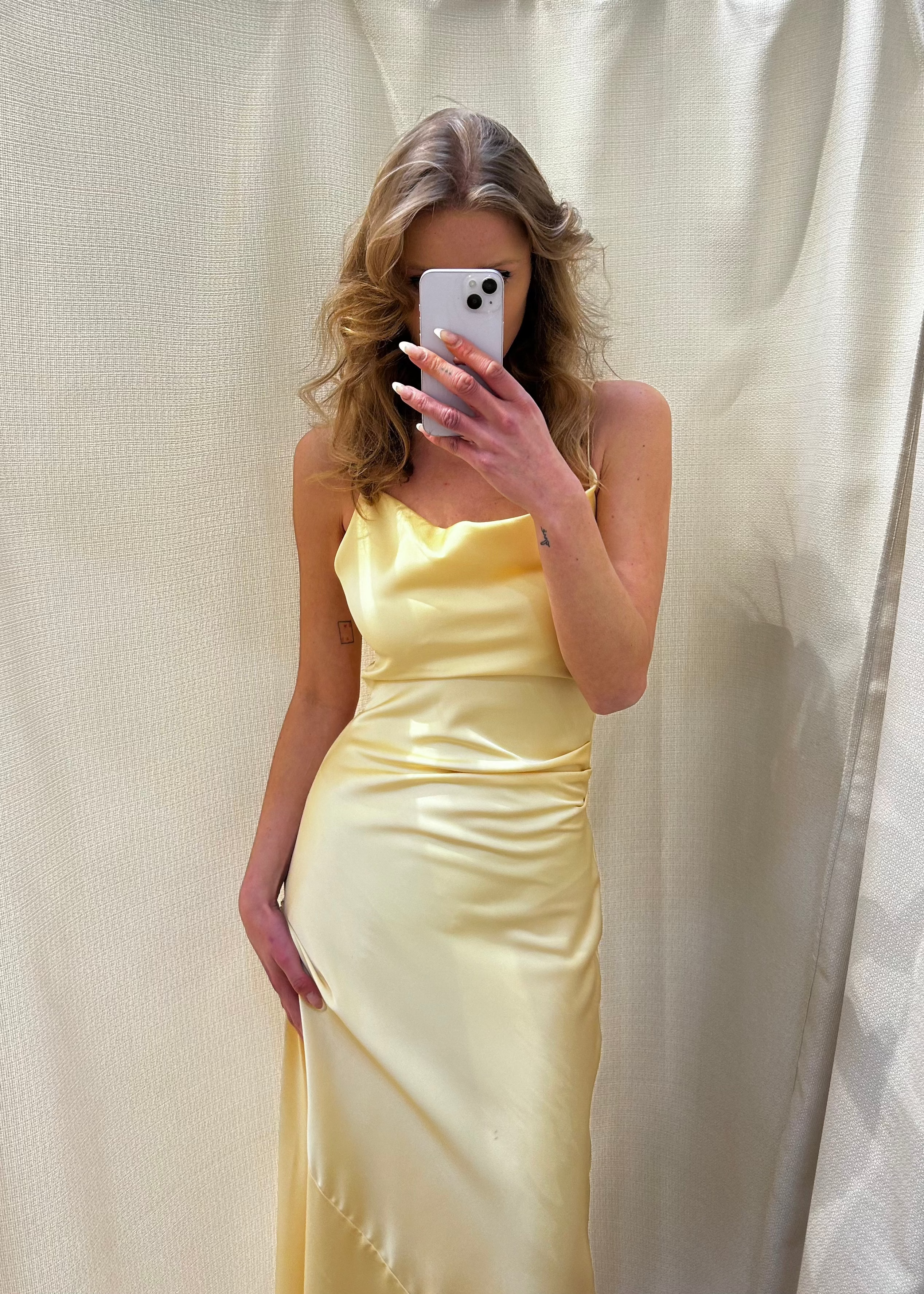 Elegante Vestido Lencero de Satén