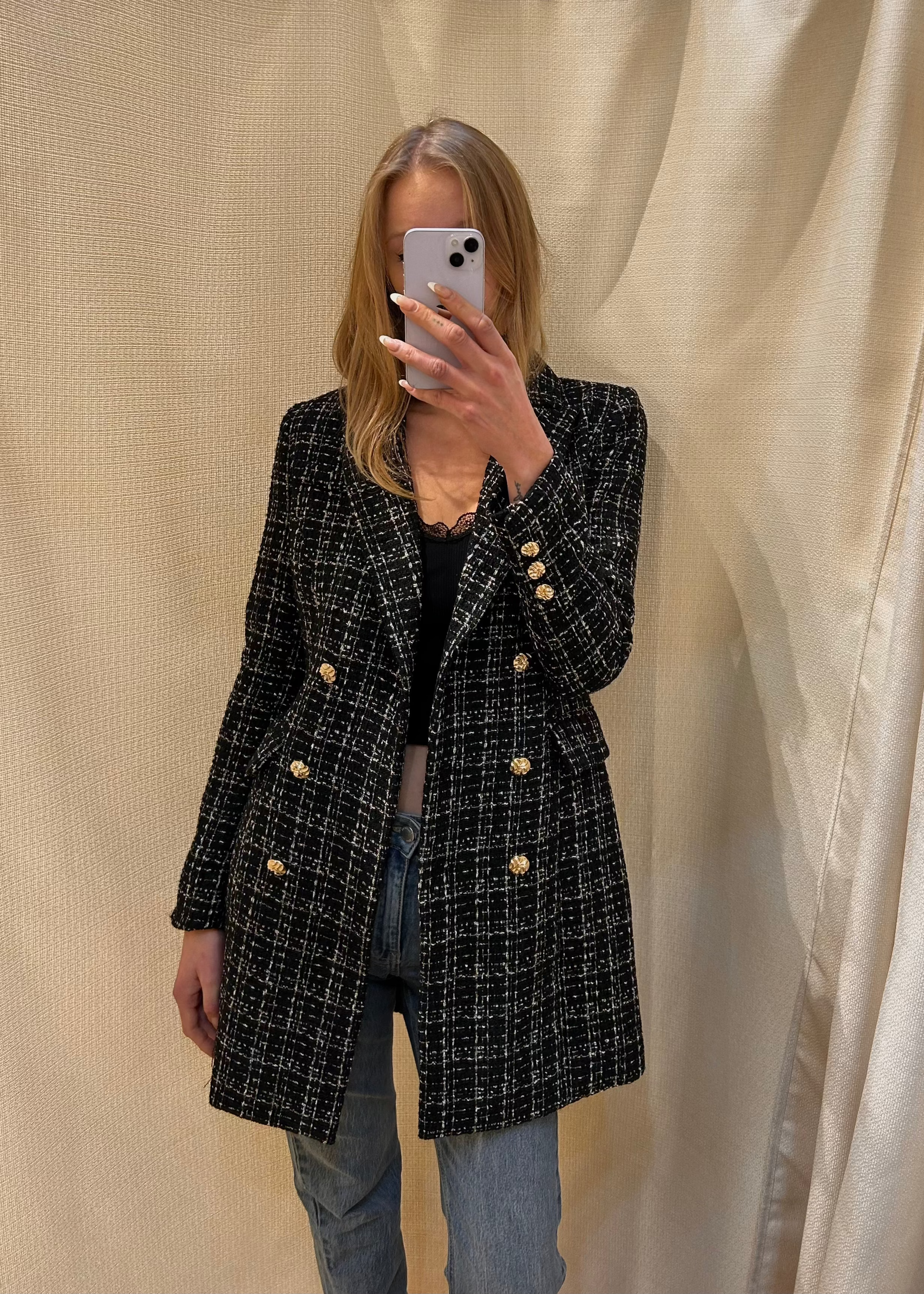 Blazer de tweed negro con doble botonadura